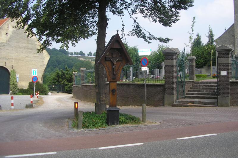 Wegkruis Oud-Valkenburg in restauratie